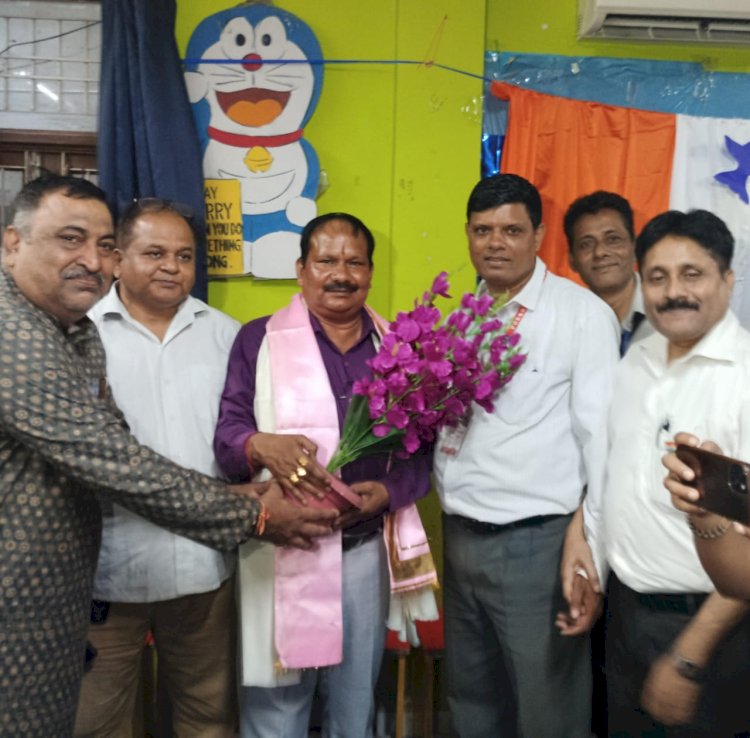 दक्षिणी दिल्ली में पत्रकारों को मिला नया मंच, सांसद प्रतिनिधि सुरेंद्र बिधूड़ी ने दी शुभकामनाएं 'साउथ दिल्ली पत्रकार संघ' की कार्यकारिणी गठित वरिष्ठ पत्रकार राजनारायण मिश्रा बने अध्यक्ष