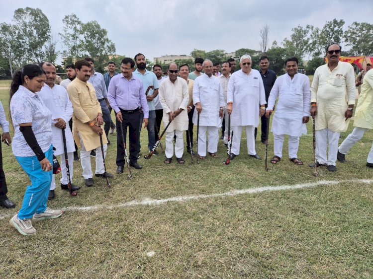 राष्ट्रीय खेल दिवस पर जालौन के इंदिरा स्टेडियम में हुआ लाइव प्रसारण, युवाओं ने हॉकी में दिखाया जज्बा