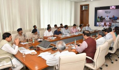 CM मोहन यादव कलेक्टरों पर भड़के: रीवा लाठीचार्ज और खाद अव्यवस्था के लिए कलेक्टर जिम्मेदार, कुर्सी खतरे में