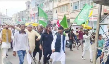 рдХрд╛рдВрдЧреНрд░реЗрд╕ рдиреЗрддрд╛ рдХреЗ рдЬреБрд▓реВрд╕ рдореЗрдВ рд▓рдЧреЗ 'рд╕рд░ рддрди рд╕реЗ рдЬреБрджрд╛' рдХреЗ рдирд╛рд░реЗ, рдИрдж рдорд┐рд▓рд╛рдж-рдЙрди-рдирдмреА рдХрд╛ рд╡реАрдбрд┐рдпреЛ рд╡рд╛рдпрд░рд▓