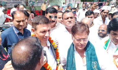 सागर पहुंचे प्रदेश कांग्रेस अध्यक्ष जीतू पटवारी ने कहा कि जनता को अपने वोट के अधिकार के प्रति पूर्ण सजग रहना चाहिए: जगह-जगह हुआ आत्मीय स्वागत