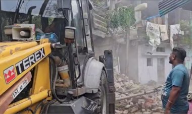 बुलडोजर एक्शन:  लव जिहाद के आरोपियों के घर पर चला बुलडोजर,राजधानी भोपाल में तोड़े गए अवैध निर्माण