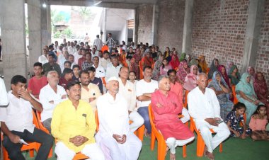 मन की बात" के 126वें संस्करण का बूथ स्तर पर श्रवण, कैबिनेट मंत्री इंदर सिंह परमार व कार्यकर्ताओं ने साझा किए विचार