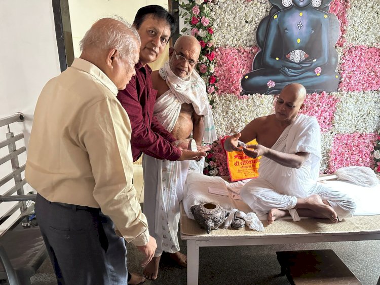 अजमेर में ऐतिहासिक भूमिपूजन के लिए सूरत से अभिमंत्रित रजत शिलाएं दादा गुरुदेव भक्त रवाना