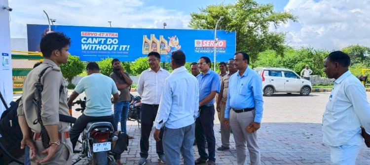 उरई में 'नो हेलमेट नो फ्यूल' अभियान: बिना हेलमेट पेट्रोल लेने पर चालान, पेट्रोल पंप मालिकों पर भी कार्रवाई