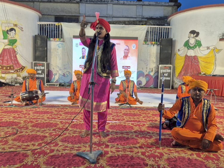 “करिया चढ़े महोबा जाए” की गूंज, जालौन में महिला आल्हा गायन महोत्सव का भव्य आगाज़