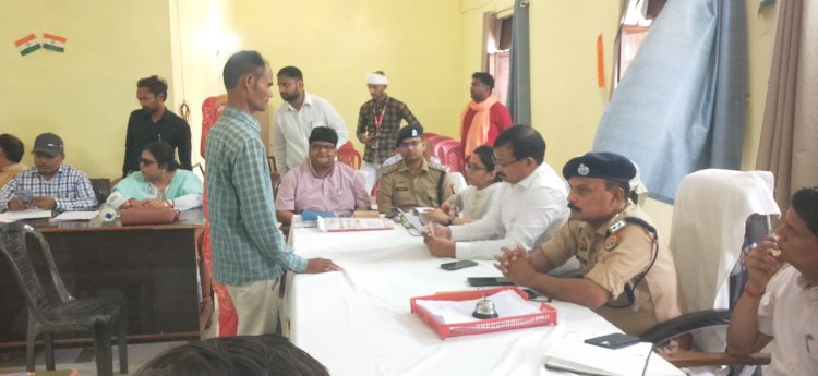 तहसील कोंच में सम्पूर्ण समाधान दिवस आयोजित, जिलाधिकारी व पुलिस अधीक्षक ने सुनीं शिकायतें, 47 शिकायतों प्राप्त, मौके पर ही 14 का निस्तारण