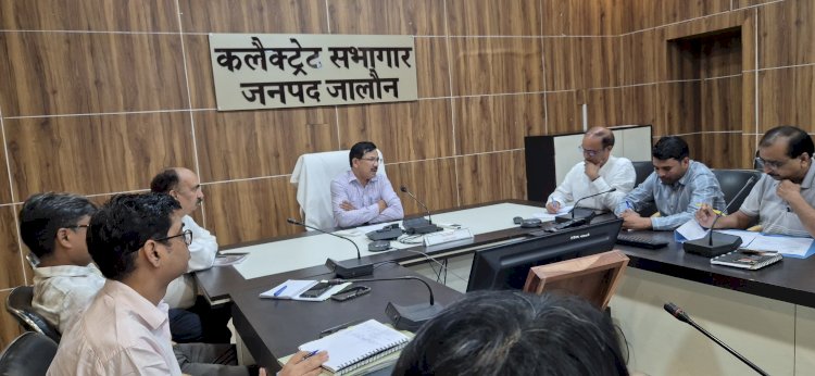 जिलाधिकारी का निर्देश – विशेष अभियान चलाकर त्योहार के दृष्टिगत गड्ढा मुक्त करें सभी सड़कें, शहरी व ग्रामीण क्षेत्रों में सड़क को गड्ढामुक्त करने हेतु जिम्मेदारी तय, लापरवाही पर होगी कार्रवाई : डीएम