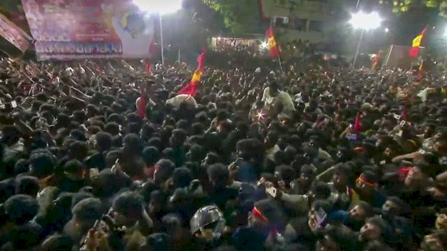 रैली में भगदड़ से 31 लोगों की मौत से मचा हंगामा : फिल्मी दुनिया से राजनीति में एंट्री; कौन हैं विजय? जिनकी रैली में हुआ हादसा
