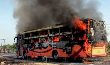 AC बस में आग, 20 यात्री जिंदा जले:15 लोग झुलसे; बचने के लिए चलती गाड़ी से कूदे लोग, जैसलमेर से जोधपुर जा रही थी