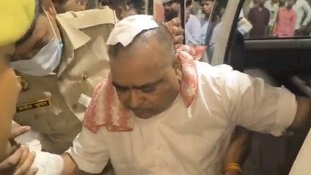जेल में पूर्व मंत्री गायत्री प्रजापति पर हमला, अलमारी की स्लाइडिंग से मारा गया! KGMU रेफर