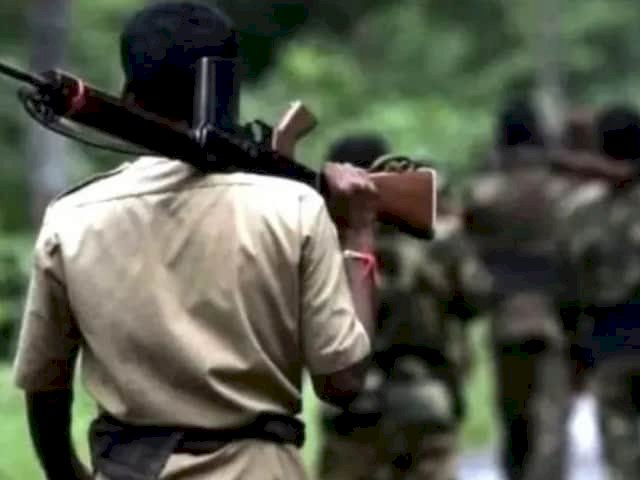 घर में घुसे, बाहर खींचा और काट डाला : नक्सलियों ने की अपने पुराने साथी की बेरहमी से हत्या, पुलिस मुखबिर होने का था शक