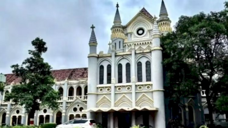 पूर्व IAS अधिकारी के बंगले पर चलेगा बुलडोजर,एमपी हाईकोर्ट का  बड़ा आदेश,नियमों की अनदेखी कर किया निर्माण