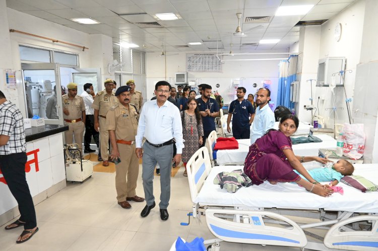 जिलाधिकारी व पुलिस अधीक्षक ने राजकीय मेडिकल कॉलेज पहुंचकर किशोर की तबीयत का लिया हाल, चिकित्सीय व्यवस्थाओं का किया औचक निरीक्षण