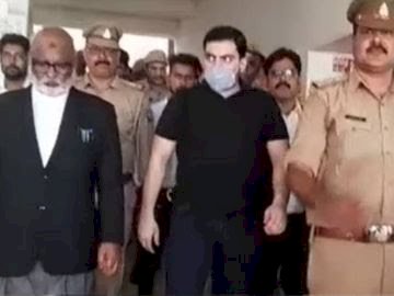 माफिया रहा अतीक अहमद के बेटे अली अहमद की सुरक्षा में बड़ी चूक, अली को जेल ले जाने वाले इंस्पेक्टर पर गिरी गाज, नियम के उल्लंघन पर हुई कार्रवाई