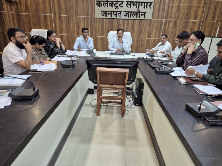 राजस्व वसूली में ढिलाई पर डीएम की सख्ती, लक्ष्य पूर्ण न करने वाले अधिकारियों पर होगी कार्रवाई