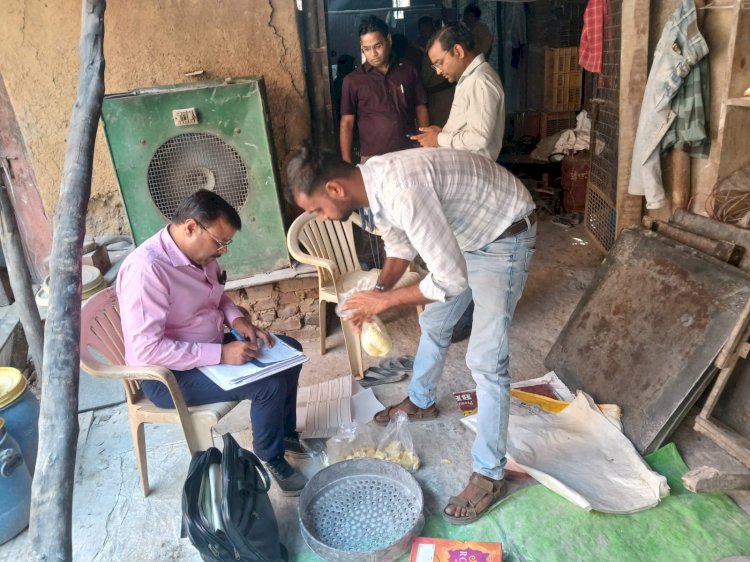 माधौगढ़ व जालौन तहसील में कार्यवाही कर विभिन्न प्रतिष्ठानों से मिठाई, सोहन पापड़ी, खोया, दूध, चीनी के गट्टे के नमूने संगृहीत किए व 400 किलोग्राम सोहन पापड़ी, 200 किलोग्राम चीनी का गट्टे, 80 किलोग्राम खोया नष्ट कराया।