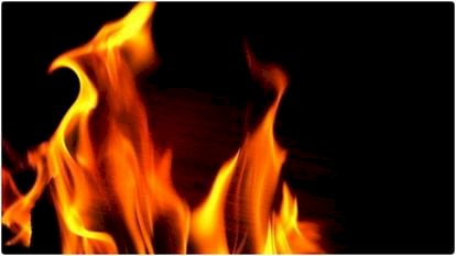तीन मंजिला घर में भीषण आग, 11 साल के बच्चे की दम घुटने से मौत; कई घायल