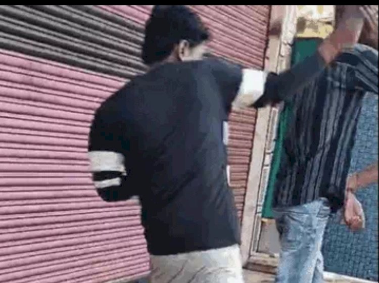 ढाबा मालिक ने कर्मचारी को लात-घूंसों से पीटा, VIDEO वायरल; 2 आरोपी गिरफ्तार