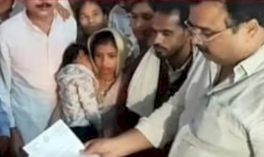 सांसद ने ऑपरे​​​​​​​टर को थप्पड़ जड़ा:अंबेडकर प्रतिमा पर माला चढ़ाकर उतरते वक्त झटका लगा तो भड़के गणेश सिंह, कांग्रेस विधायक सिद्धार्थ ने दिया धरना; एक्शन की मांग तेज