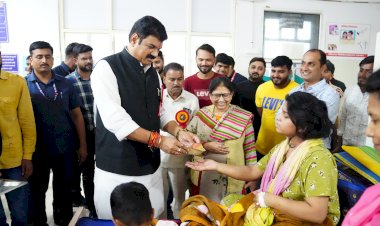 हर व्यक्ति को बेहतर स्वास्थ्य सुविधाएं मुहैया कराना हमारा संकल्प : गोविंद सिंह राजपूत,  मप्र के 70वें स्थापना दिवस के अवसर पर खाद्य मंत्री ने सागर जिला चिकित्सालय में बांटे फल और मिठाइयां