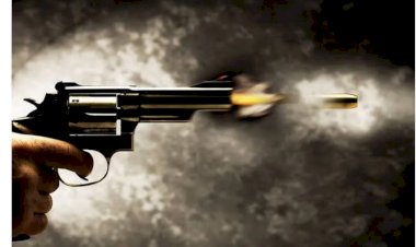 बुंदेलखंड यूनिवर्सिटी के सामने युवक ने छात्रा को गोली मारी,फिर खुद को किया शूट,फायरिंग से दहला इलाका