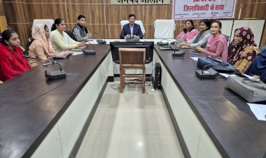 महिलाओं की सुरक्षा व अधिकारों के प्रति जिला प्रशासन प्रतिबद्ध - जिलाधिकारी ने “हक की बात जिलाधिकारी के साथ” कार्यक्रम में महिलाओं ने की अपनी हक की बात