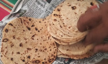 गरीब बच्चों के मध्यान भोजन में : बच्चों को मिल रही जली हुई रोटी और पानी जैसी दाल कोई नहीं देख  रहा है आंगनबाड़ी के हाल