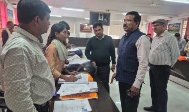 जिलाधिकारी ने किया मतदाता सूची के विशेष प्रगाढ़ पुनरीक्षण कार्यक्रम (SIR) का स्थलीय निरीक्षण,   प्रगति की समीक्षा कर दिए आवश्यक दिशा-निर्देश