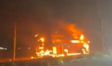 दौड़ती बस बनी आग का गोला, खतरे में पड़ी 50 यात्रियों की जान, गुड़गांव से पन्ना जा रही थी बस,चालक की सूझबूझ से बची 45 यात्रियों की जान