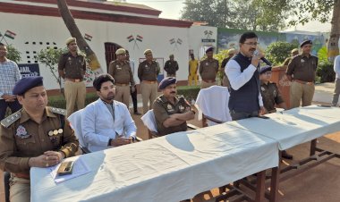 संविधान दिवस पर जिला कारागार में बंदियों को दिलाई गई शपथ, वितरित किए गए गर्म वस्त्र