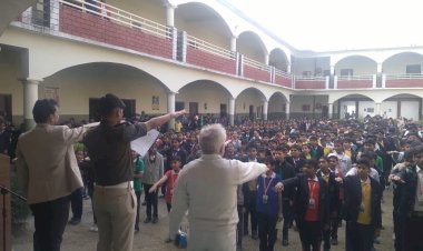 यातायात माह में विवेकानन्द द ग्लोबल स्कूल, कोंच में संविधान दिवस पर यातायात व साइबर सुरक्षा की मिली सीख