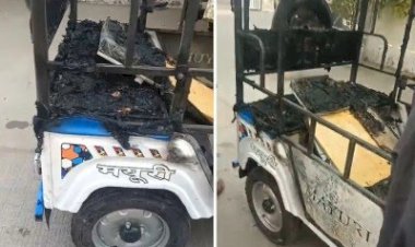 चलते ई-रिक्शा में बम जैसा धमाका, भड़की आग से मां-बेटी बुरी तरह झुलसे :आई हॉस्पिटल से 100 मीटर दूर हुआ हादसा, ड्राइवर ने लगा रखी थी एक्स्ट्रा बैटरी