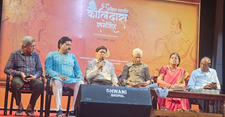 नई पीढ़ी को कालिदास के साहित्य में नई संदर्भों पर शोध के लिए प्रवृत्त करना आवश्यक - डॉ. मोहन गुप्त