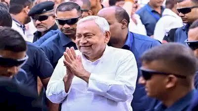 नीतीश कुमार ने राज्यपाल को सौंपा इस्तीफा , कैबिनेट की बैठक में विधानसभा भंग करने की सिफारिश, बिहार में नई सरकार को लेकर हलचल तेज