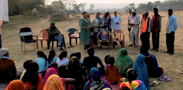 आदिवासी समुदाय के बीच कांग्रेस ने इंदिरा गांधी, भगवान बिरसा मुंडा व रानी लक्ष्मीबाई की जयंती मनाई