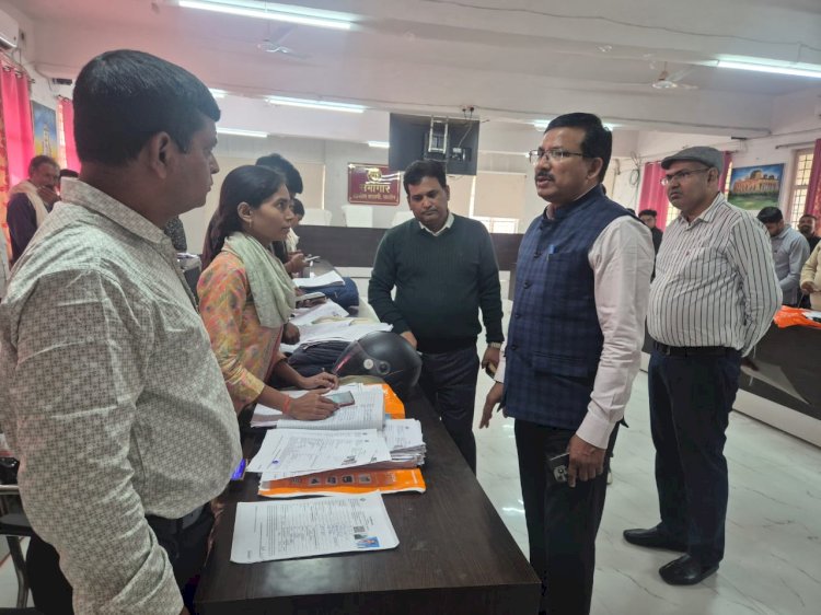 जिलाधिकारी ने किया मतदाता सूची के विशेष प्रगाढ़ पुनरीक्षण कार्यक्रम (SIR) का स्थलीय निरीक्षण,   प्रगति की समीक्षा कर दिए आवश्यक दिशा-निर्देश