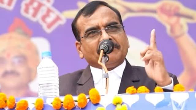 MP सरकार का बड़ा एक्शन, IAS संतोष वर्मा के विवादित बयान पर कारण बताओ नोटिस जारी, ब्राह्मण बेटियों पर की थी अभद्र टिप्पणी