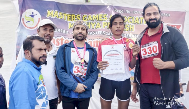 भोपाल की राखी बंशकार ने उज्जैन में राज्य स्तरीय मास्टर गेम्स में जीते दो गोल्ड