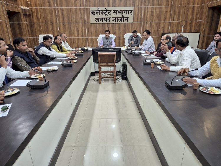 कलेक्ट्रेट सभागार में राजनीतिक दलों के साथ बैठक, SIR कार्य में तेजी लाने के निर्देश  जिलाधिकारी ने कहा समय से फार्म न जमा करने पर नाम ड्राफ्ट सूची में शामिल नहीं होगा, मतदाता स्वयं होंगे जिम्मेदार