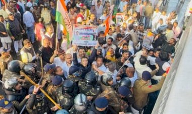 PCC चीफ जीतू पटवारी समेत कई गिरफ्तार,बीजेपी कार्यालय घेरने निकले कांग्रेसी :बैरिकेडिंग में चढ़ रहे प्रदर्शनकारियों पर वॉटर कैनन का इस्तेमाल