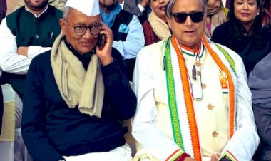 शशि थरूर ने भी दी कांग्रेस को  सीख,संगठन में अनुशासन होना चाहिए,दिग्विजय सिंह को मिला  थरूर का साथ