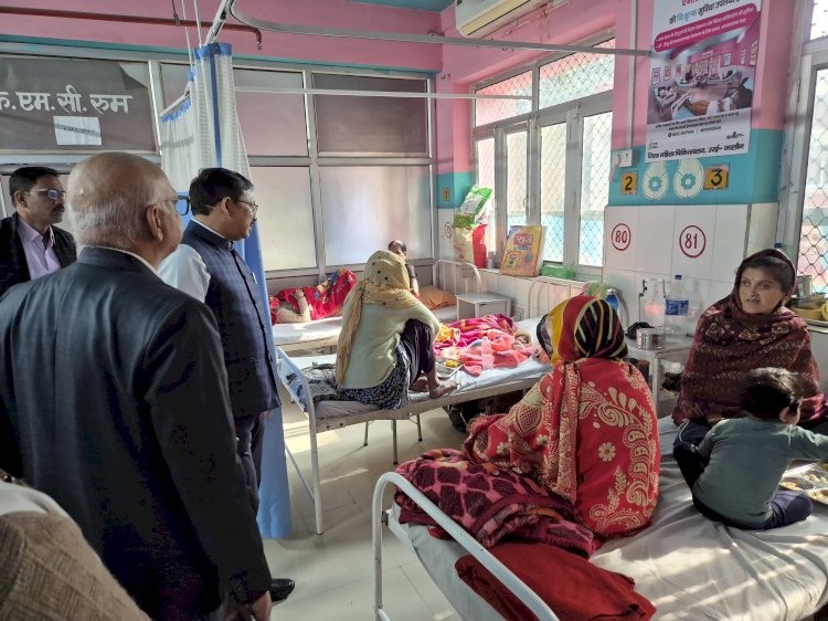 जिलाधिकारी ने किया महिला अस्पताल का औचक निरीक्षण, मरीजों से लिया प्रत्यक्ष फीडबैक