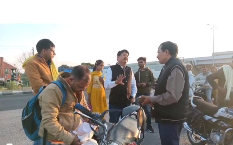 हेलमेट व सीट बेल्ट अनिवार्य: जालौन में प्रवर्तन की बड़ी कार्रवाई, 41 चालान और लाइसेंस निलंबन के निर्देश