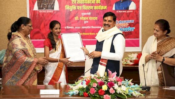 मुख्यमंत्री डॉ. मोहन यादव की सौगात :आंगनवाड़ी कार्यकर्ता और सहायिकाओं की भर्ती,नवनियुक्त कार्यकर्ताओं को विधानसभा में नियुक्ति पत्र वितरित किए