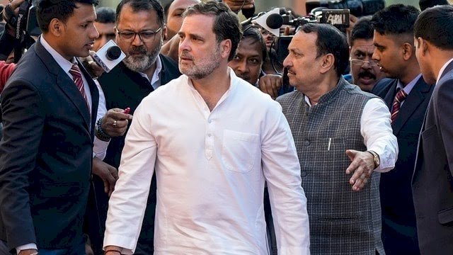 संसद सत्र के बीच जर्मनी जा रहे राहुल गांधी, भाजपा ने कसा तंज , भारत को भारत में रहने वाला विपक्ष का नेता चाहिए’ प्रियंका का पलटवार