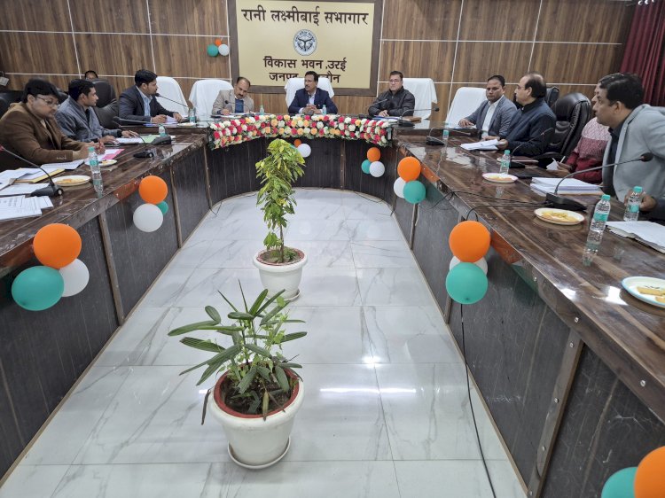 एक करोड़ से अधिक लागत की परियोजनाओं की जिलाधिकारी ने की समीक्षा, गुणवत्ता व समयबद्धता से करें कार्य