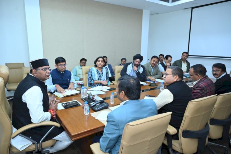 मंत्री  सारंग ने किया गोकुलधाम एवं द्वारकाधाम कॉलोनी की विद्युत समस्या का निराकरण,  वरिष्ठ अधिकारियों के साथ बैठक कर दिये निर्देश