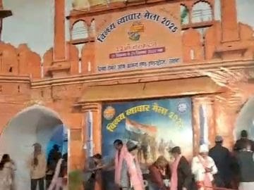 व्यापार मेले में शर्मनाक करतूत :वॉशरूम में युवती का वीडियो बनाकर पोस्ट किया,सार्वजनिक शौचालय में गंदी हरकत; प्रबंधन ने दर्ज कराई FIR