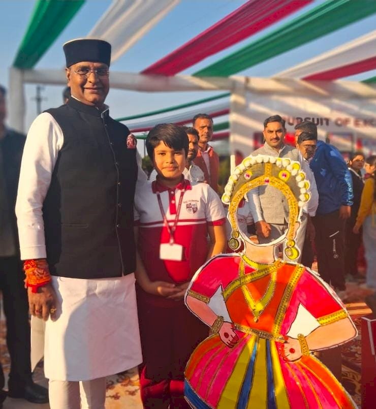 श्रीराम मंदिर के भव्य मॉडल पर मंत्री विश्वास सारंग ने रबरिद्वविन सिंह को किया सम्मानित